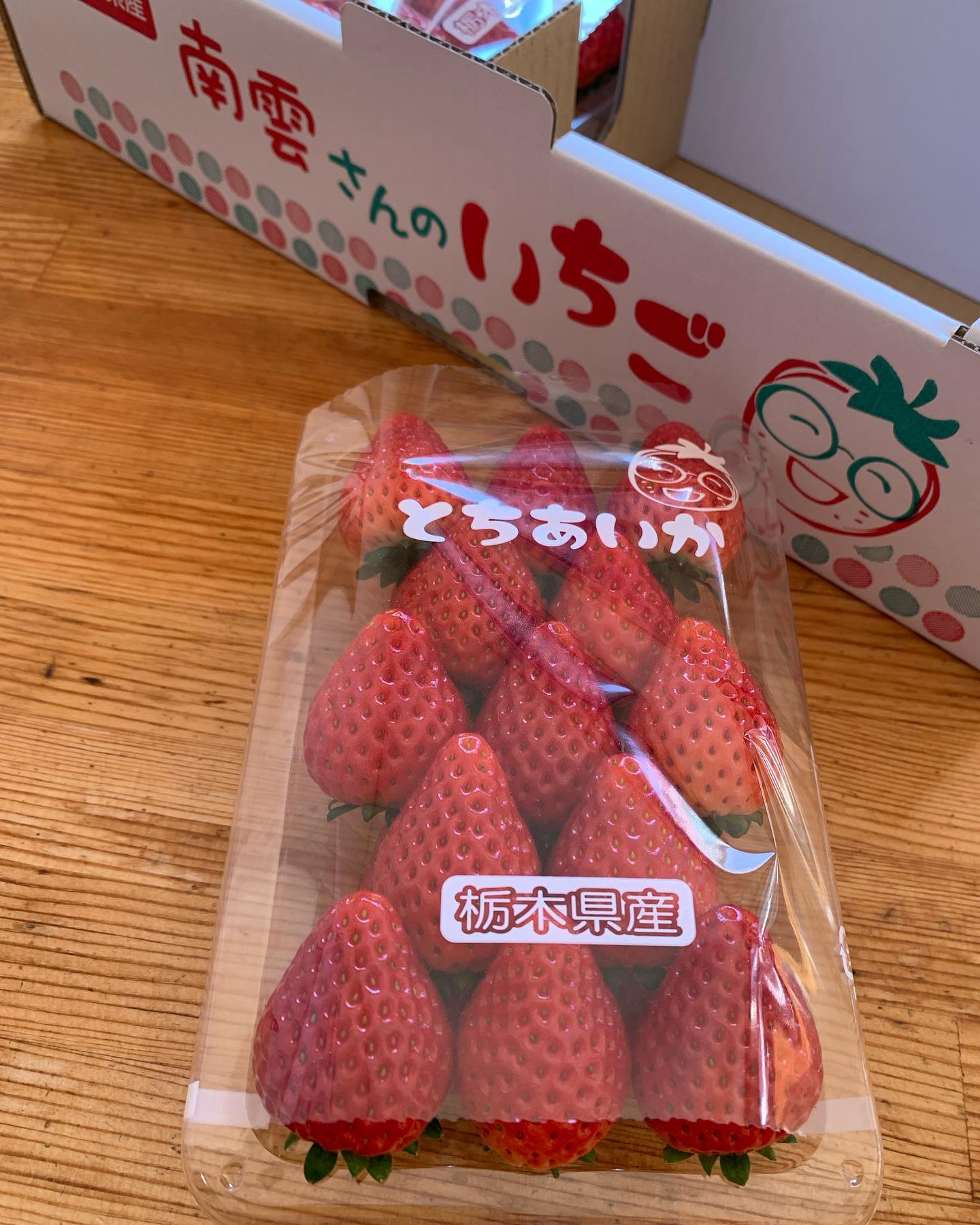 南雲さんちのとちあいか甘くって香り良くて器量良しで最高に美味しい〜🥰良い食材でテンション上がる〜

久しぶりのお友達にフルーツサンドお届け

食パンはイワイノダイチ配合で歯切れ良くきめ細かく良い感じだった。