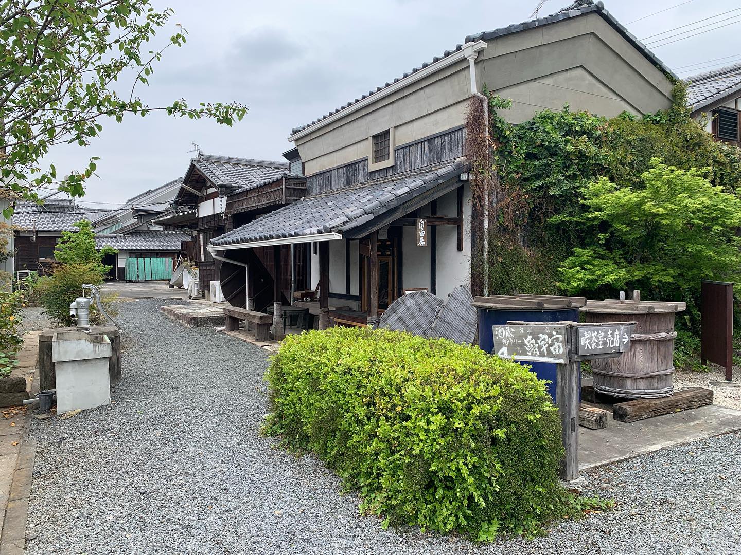 今度の日曜日4/24に出店する、M'sマルシェの会場、今井酒造店さんに、下見がてらお伺いしました。

あ〜非日常空間
下見と言いつつ、caféで美味しいランチとデザートを堪能しました♪

今は静かなこの場所が、どんな賑わいになるのか楽しみです。
酒蔵の裏の駐車場も広めでした。

皆様も遊びに来てくださいね〜。美味しいフルーツサンドを用意してお待ちしております。

#M'sマルシェ