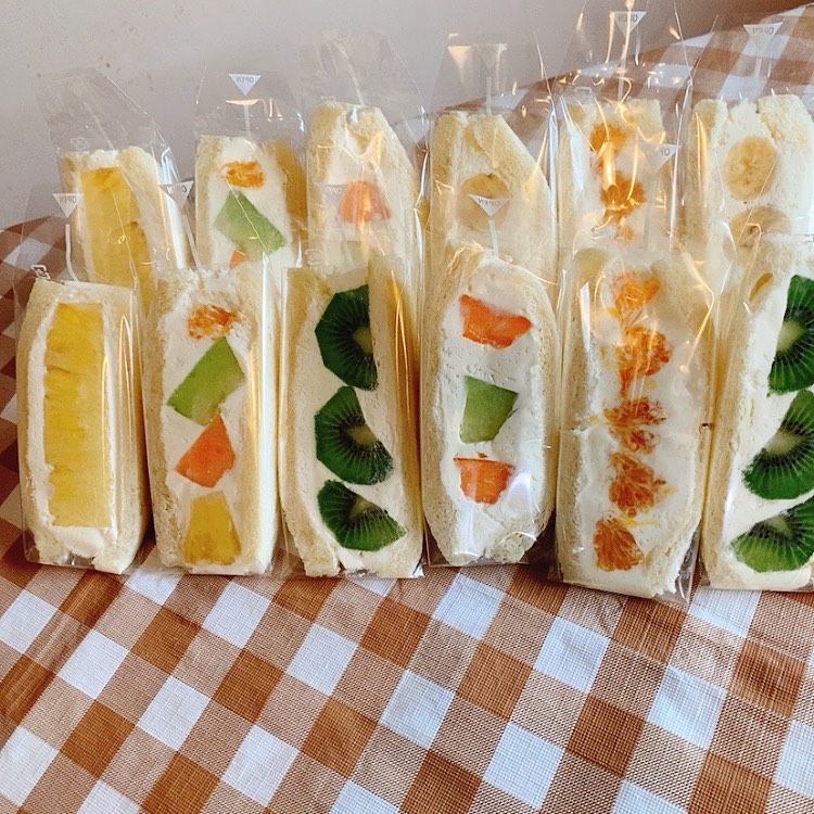 【次回出店のお知らせ】
いつもありがとうございます。

6/4(土)10:00〜16:00
蔵KURAハンドメイド
旧曽我織物工場
(桐生市本町1-7-15)

まいにちしあわせ、初出店が続きます！桐生市での出店は初めてとなります。
初夏のフルーツサンドをご用意してお待ちしております。
