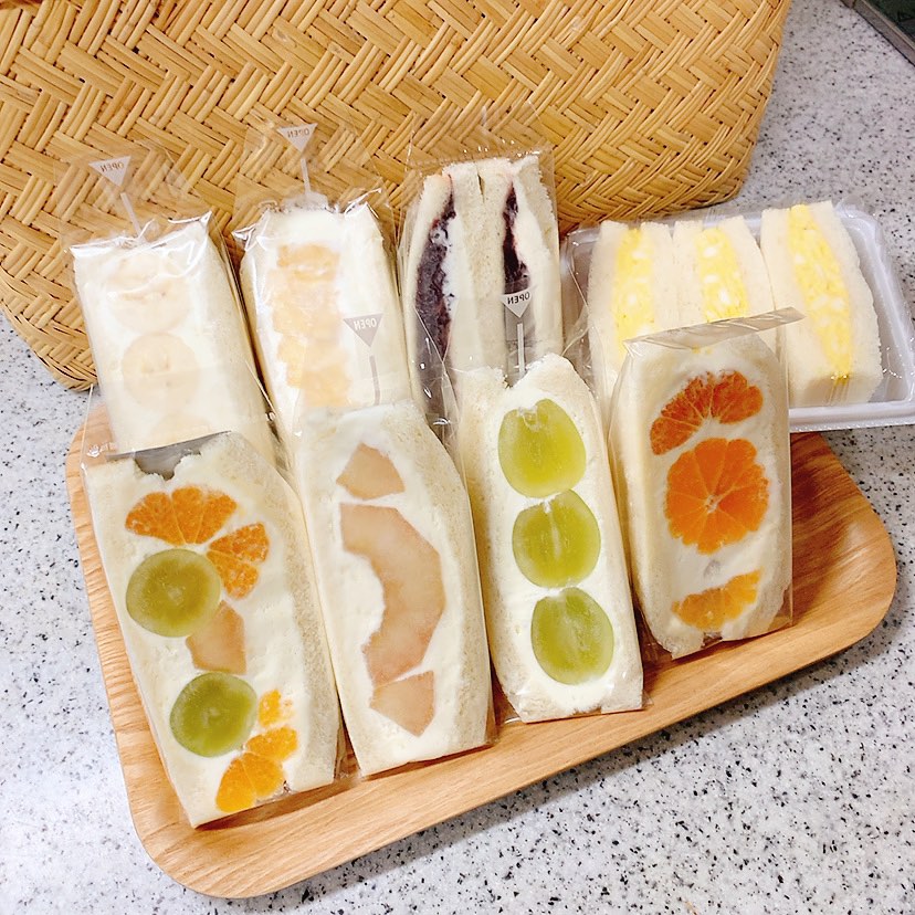 こんにちは。 フルーツサンドと食パンの店  まいにちしあわせです。 いつもありがとうございます。

本日9/10(日)
9:00〜14:00
足利鑁阿寺
たかうじ市にて
フルーツサンドを販売します。

本日のおすすめ
️スマイルファーム様の
足利産完熟ぶどう
シャキシャキ食感が新しい『雄宝』のサンド！
果汁があふれます…!
️同じくスマイルファーム様のシャインマスカットのゼリー
贅沢な味と香り
️まるまるえひめさんの
今シーズン初入荷！
極早生みかんのサンド
初物を食べると長生きするということですよ
酸っぱくないです！
️ミックスサンド
みかんとぶどう両方入り！りんごとバナナも！
️つがのさくらたまごのサンド
栃木市わたなべ養鶏所さんの自家配合餌のたまご！よつ葉生協さんから仕入れてます。クセがなく美味しいたまごです。

超数量限定なのでお早めにどうぞ！お取り置きも承ります。暑くなりそうなので、保冷バックと保冷剤も出来ればお願いします‍♀️

今日は休泊チンドン倶楽部さんの演奏もあります！10:00〜10:20
と13:00〜13:20
お楽しみに〜！

【無料市営駐車場】
鑁阿寺北側にも駐車場ございますが
北門は工事中で入れないので、
西門からお入りください。
文化財ですのでゆっくりお気を付けてお願いいたします。
近隣駐車場のご案内です。
たかうじ君広場
通り2丁目多目的駐車場
美術館通り駐車場
太平記館駐車場
など、たくさんございますので、
ご利用ください。