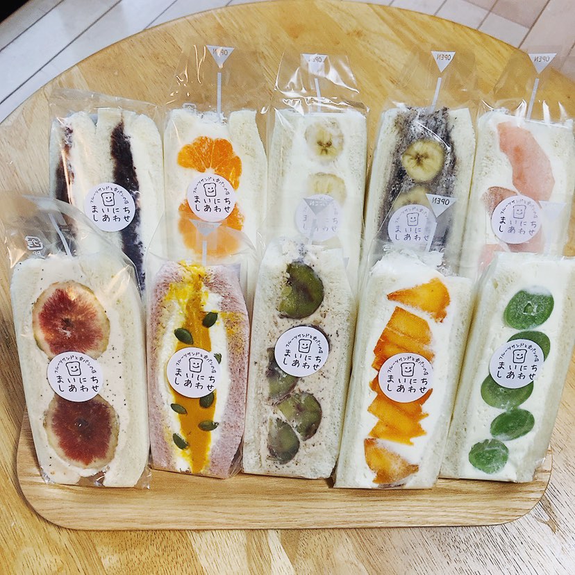 こんにちは。 フルーツサンドと食パンの店  まいにちしあわせです。 いつもありがとうございます。

蓮はなマルシェ
ご来場頂きありがとうございました。
初めての埼玉、行田市でしたが、たくさんのお客様とお話することができて、楽しく販売させていただきました。行田、好きになりました。
埼玉古墳や古代蓮を見に、また訪ねたいです。

主催者の魔女のココロ様のマルシェは2回目になるのですが、丁寧で細やかな心遣いをいつもありがとうございます。安心して販売することができます。またよろしくお願い申し上げます。
出店者の皆様、会場の古代蓮の里さまもありがとうございました。

次回出店は
11/5(日)
足利市の笠原産業さまの
麦わらぼうしフェスタに出店いたします。
笠原産業さまの小麦粉を使ったパン屋さんがたくさん出店し、パン好きにはたまらないフェスタです。詳細は後ほどアップいたしますね〜。