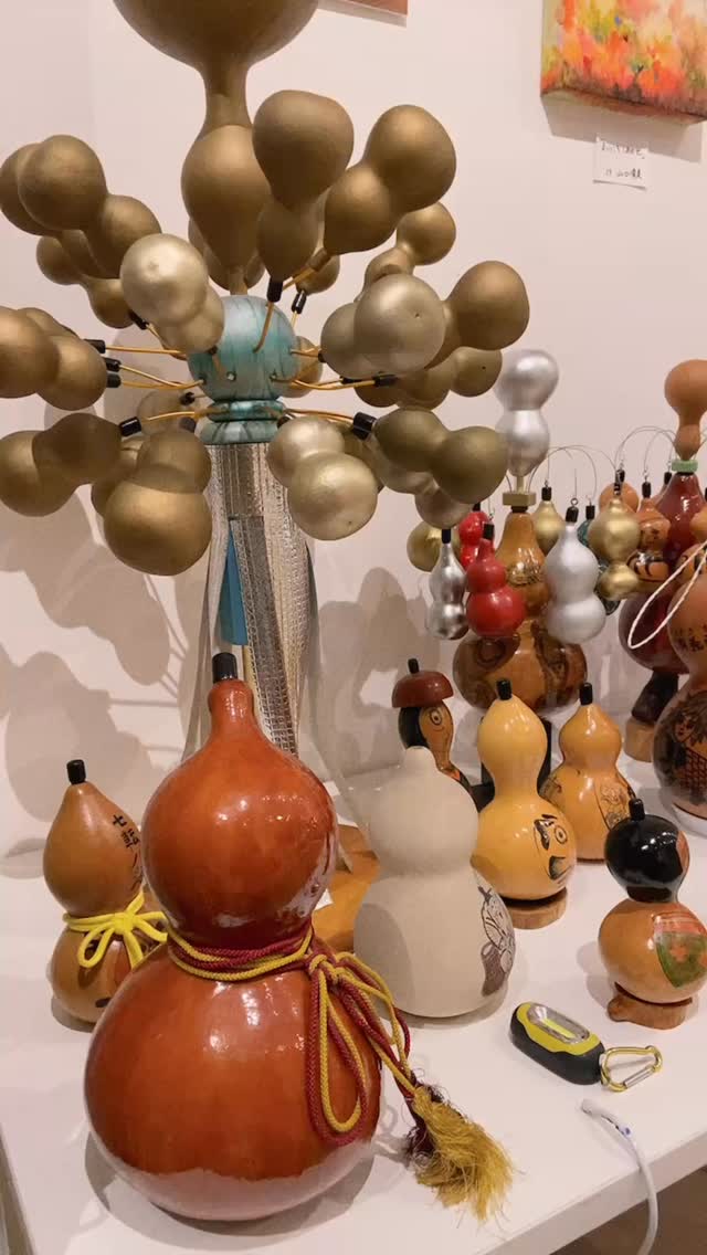 定方誠一　個展
ひょうたん造形の展示です
明日5/30(土)〜5/31(日)の２日間
開催します

ひょうたんアートを作り始めて
40年以上になるそうです
温かみのあるお義父さんの作品を
ぜひ見に来てください
お待ちしております